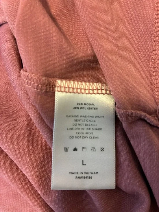 MOD REF Women’s V Neck Short Sleeve Flowing Mauve T Shirt- Size Large - Picture 13 of 13